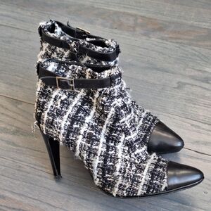 CHANEL vintage 2005 Black and White Tweed Ankle Boots 38.5